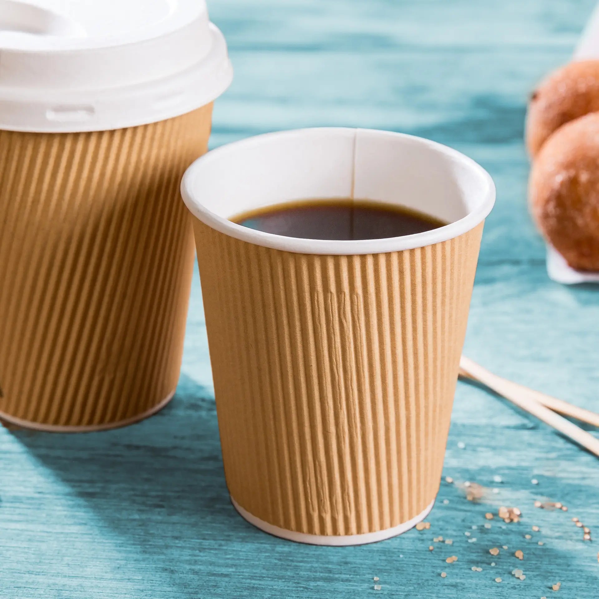 Riffelbecher / Coffee to go Becher 200 ml / 8 oz, Ø 80 mm, braun / innen weiß, PLA-beschichtet