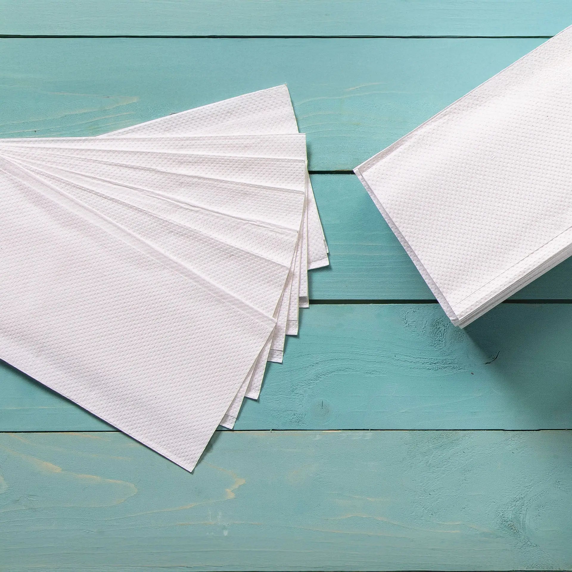 rPaper folded towels, 2-ply, V-fold, 200 sheets